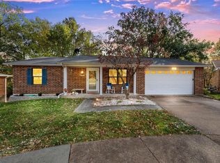 1390 Green Birch Dr, Fenton, MO
