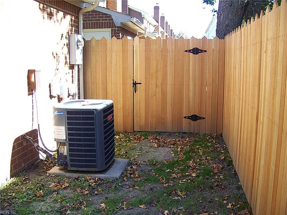 3rd image of 4737 Bay Quarter Ct