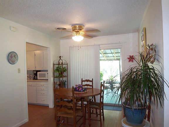 4th image of 702 Lewis Dr