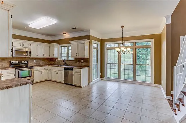 4440 Raleigh Lagrange Dr — Photo 4