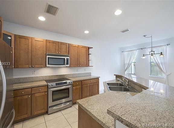 5th image of 10751 NW 76th Ln