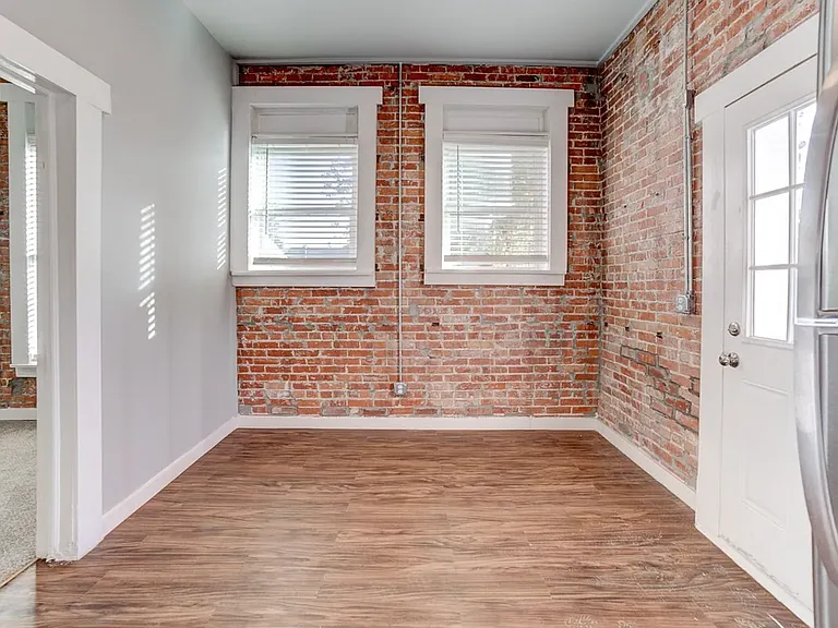322 S Park St — Photo 10