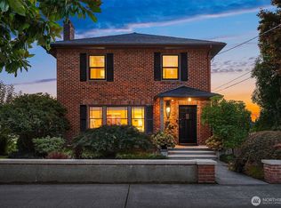 2561 28th Ave W, Seattle, WA 98199