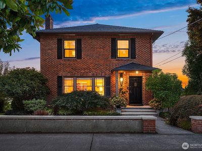 2561 28th Avenue W, Seattle, WA, 98199