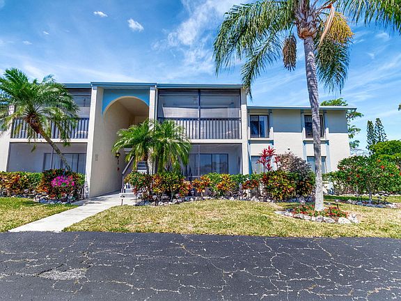 5th image of 1119 Green Pine Boulevard #B2