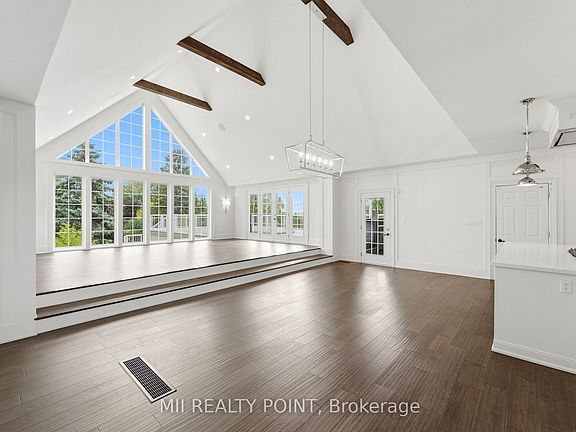 5th image of 881 Danforth Pl