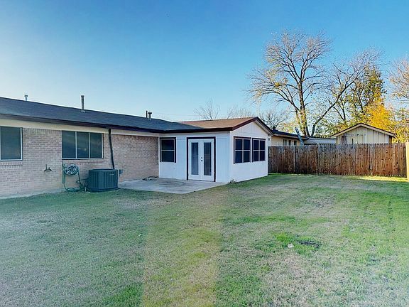 3rd image of 2837 Lowell Dr