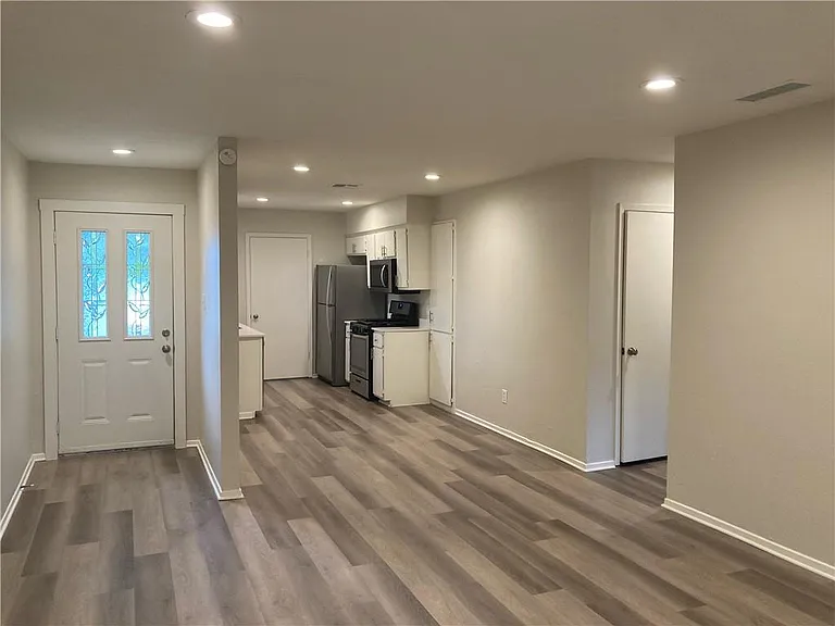 1908B Townesouth Cir — Photo 3