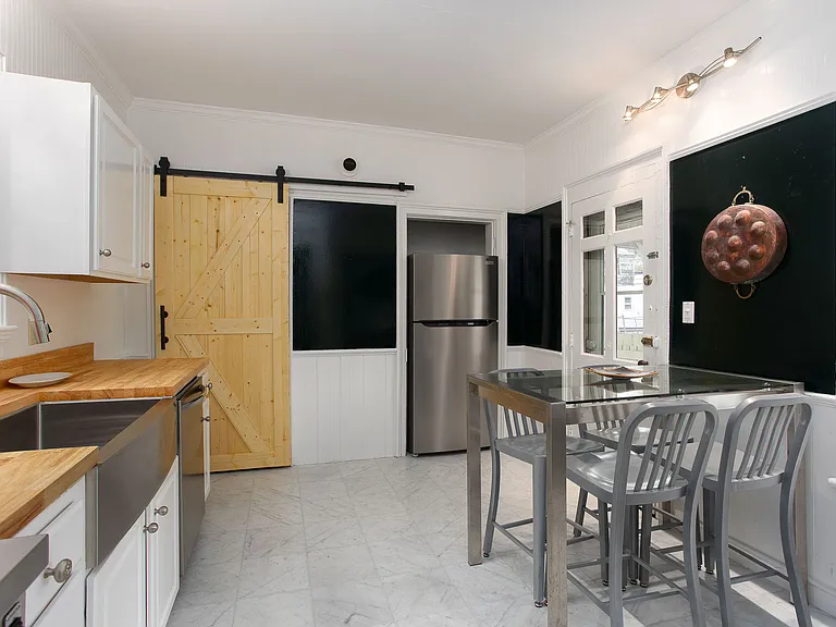 562 State St — Photo 4