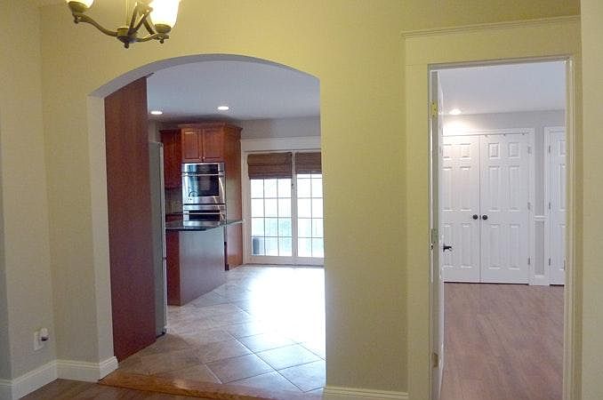 Entry hall to kitchen
