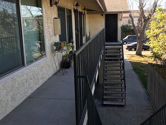 3rd image of 2415 E 6th St APT 6