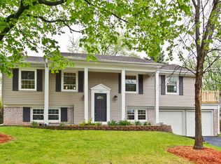 948 Country Ln, Buffalo Grove, IL 60089