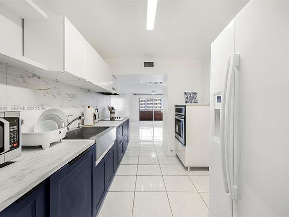 5th image of 18001 N Bay Rd APT 505