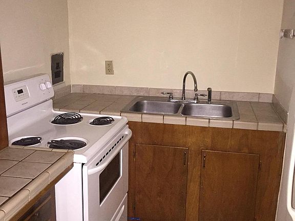 4th image of 3405 Telford St