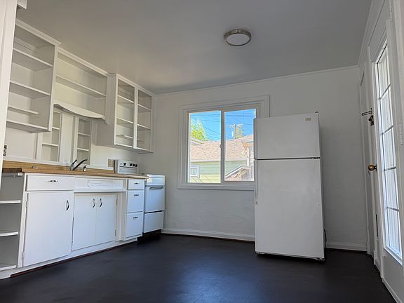 3rd image of 974 W 10th Ave APT A