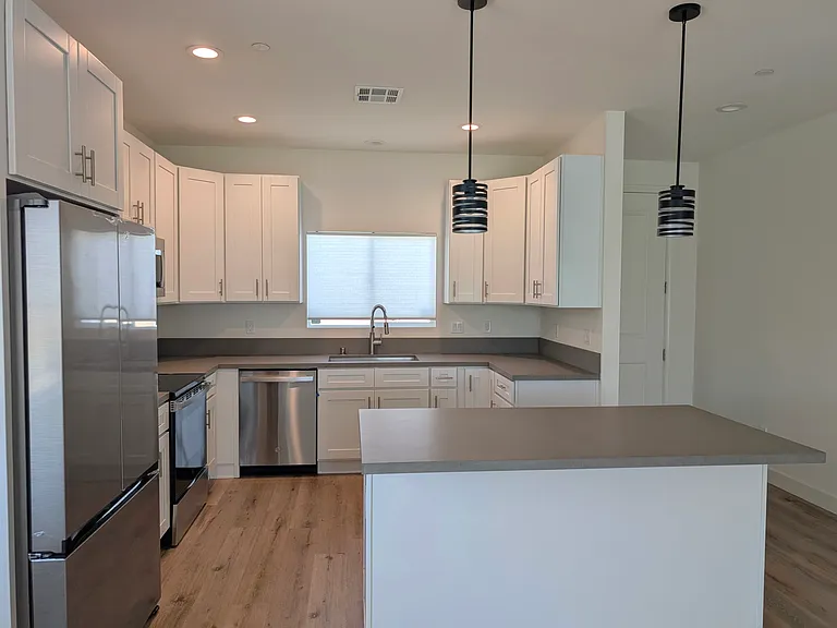New appliances: extra large refrigerator/freezer with dual ice maker, Microwave/exhaust, dishwasher, garbage disposal and more.