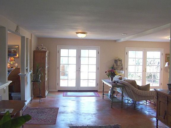 3rd image of 1024 Bay Oaks Dr