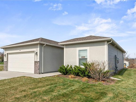 4th image of 2104 Crestview Ct