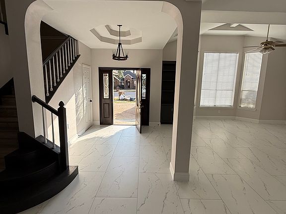 3rd image of 915 Colony Ridge Ct