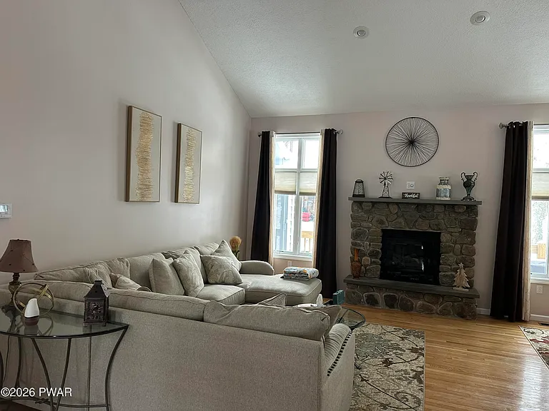 101 Pommel Dr — Photo 7