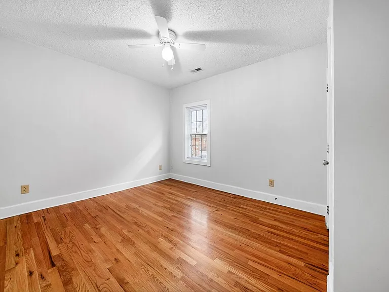 1378 1/2 Indianola Ave — Photo 15