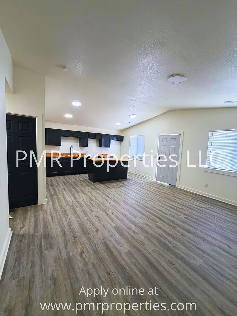 3 Bedrooms/2 Bathroom House New Construction — Photo 2