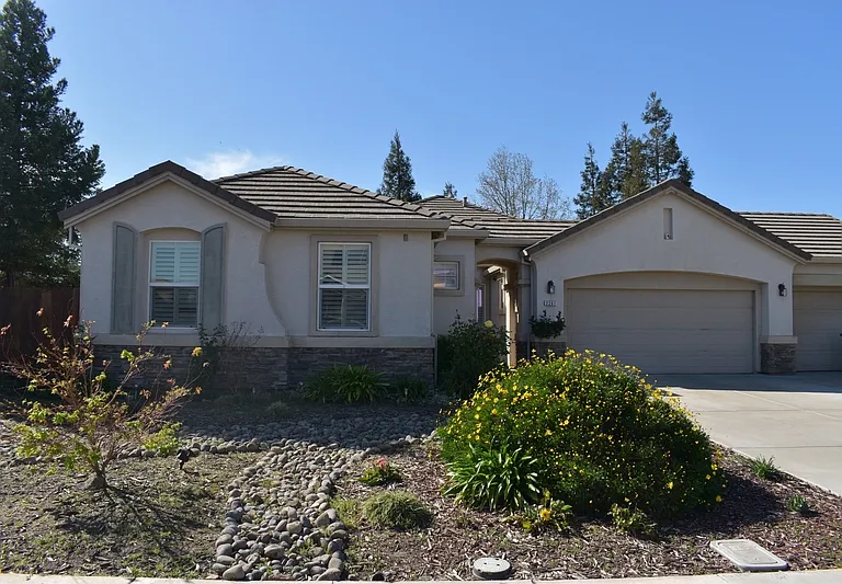 2261 Pillsbury Rd — Photo 3