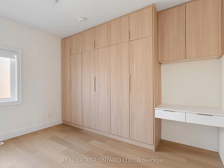 21 Farnham Ave #LANEWAY - UPPER — Photo 11