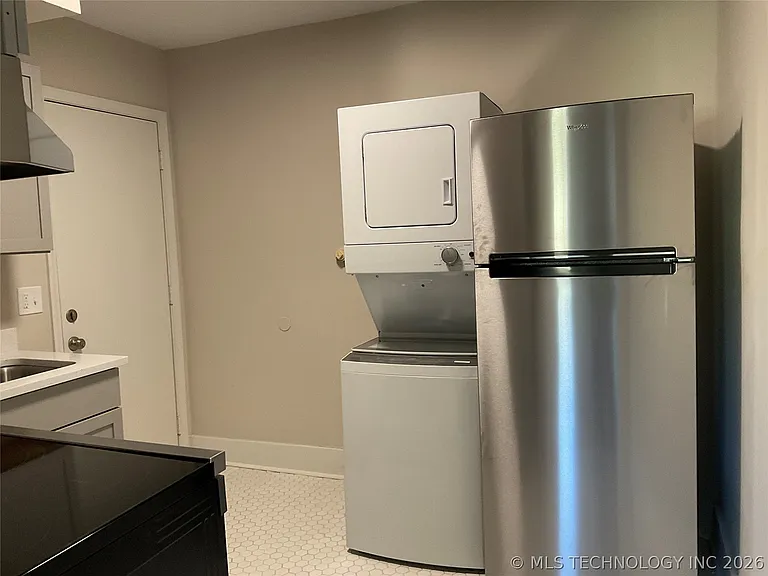 1345 E 6th St — Photo 5