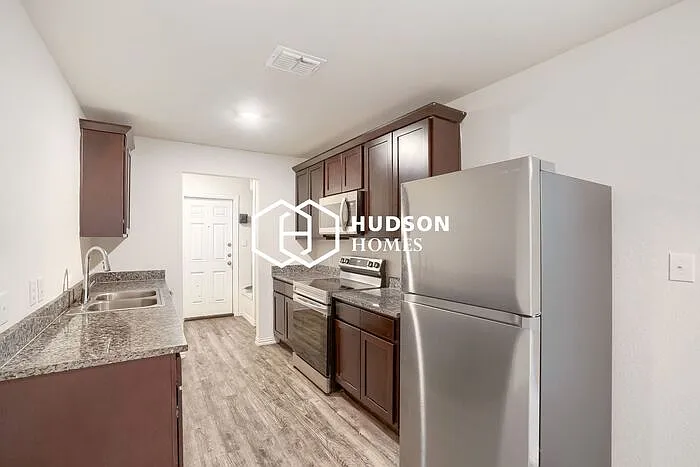526 S San Eduardo Ave — Photo 5