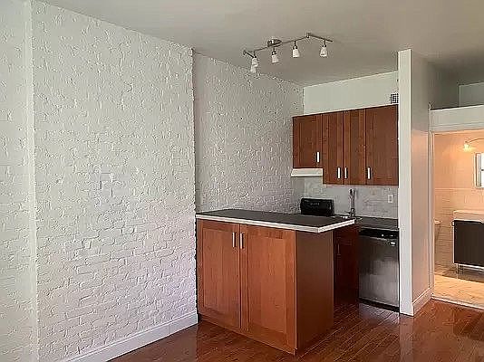 4th image of 121 W 95th St #33