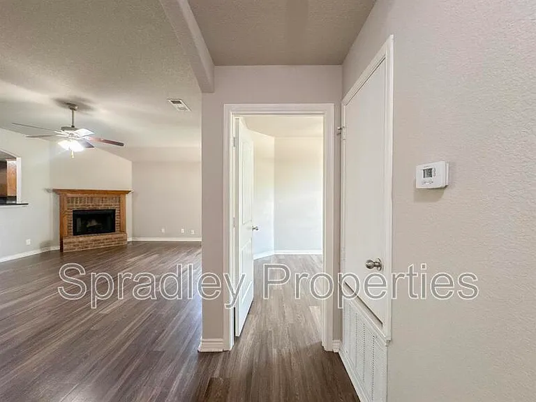 413 Bashaw Loop — Photo 10