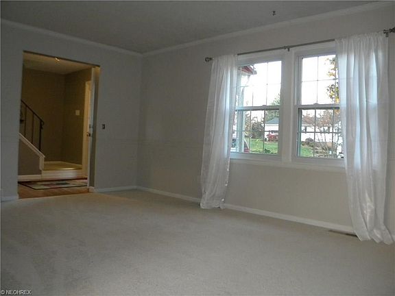 4th image of 846 Country Club Dr