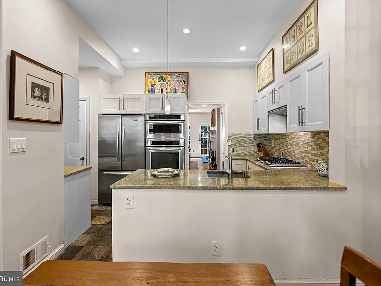 2426 I St NW — Photo 12