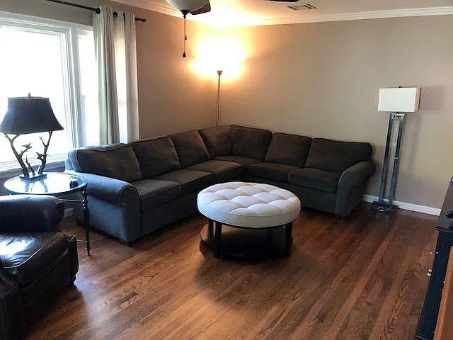 2 bed, 1048 sqft, $1,600 — Photo 3
