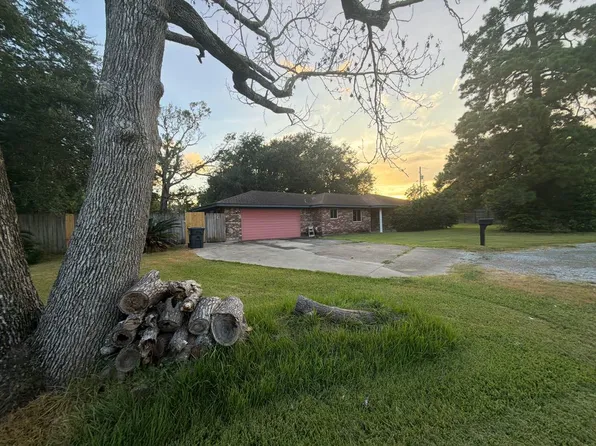 320 Oak Circle St, Bridge City, TX 77611