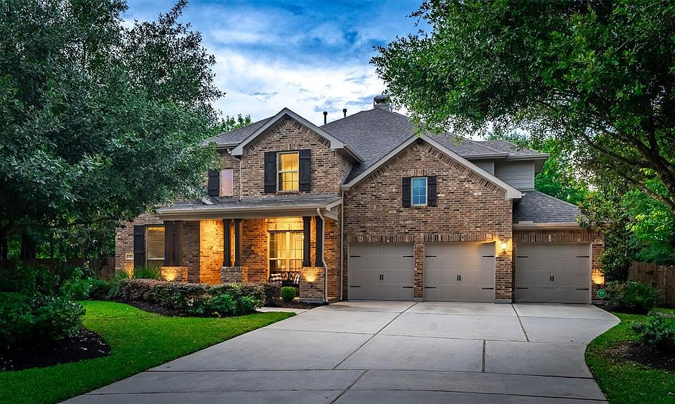 1st image of 141 Playmoor Pl