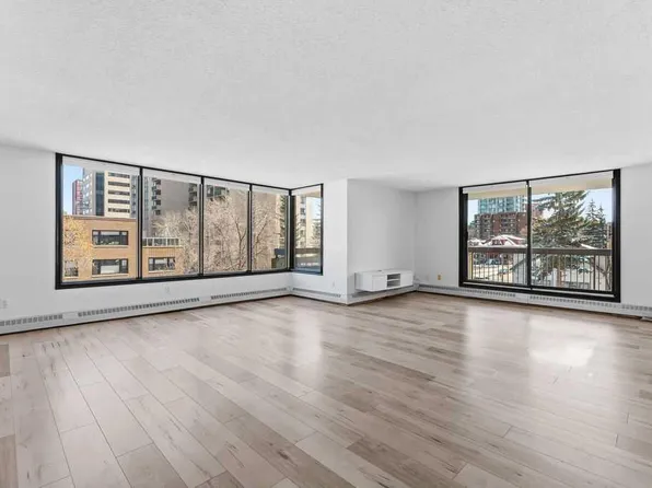 1001 N 13th Ave SW #310, Calgary, AB T2R 0L5