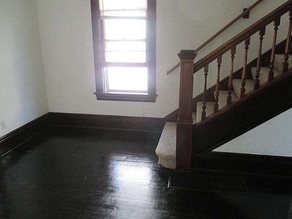 3rd image of 1011 Fuller Ave