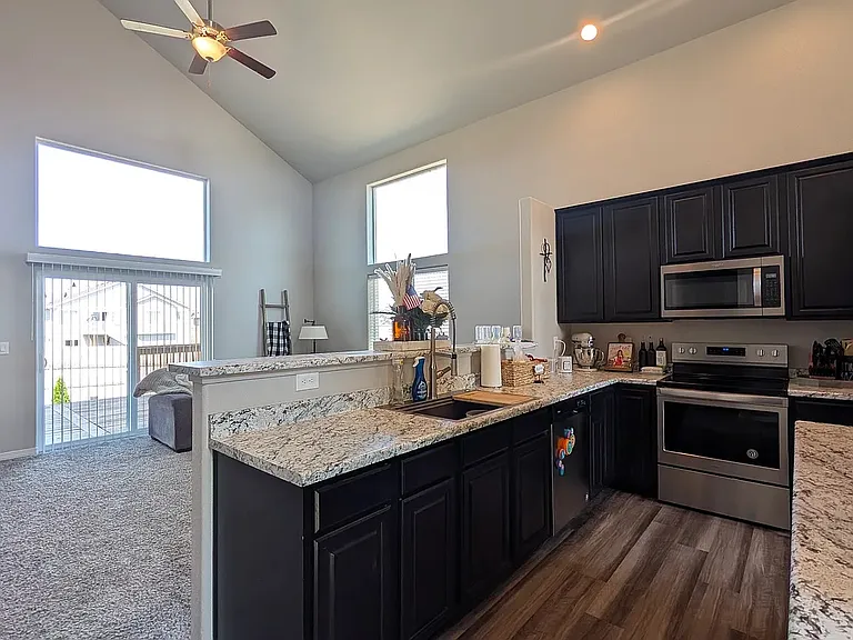 6452 Vedder Dr — Photo 7