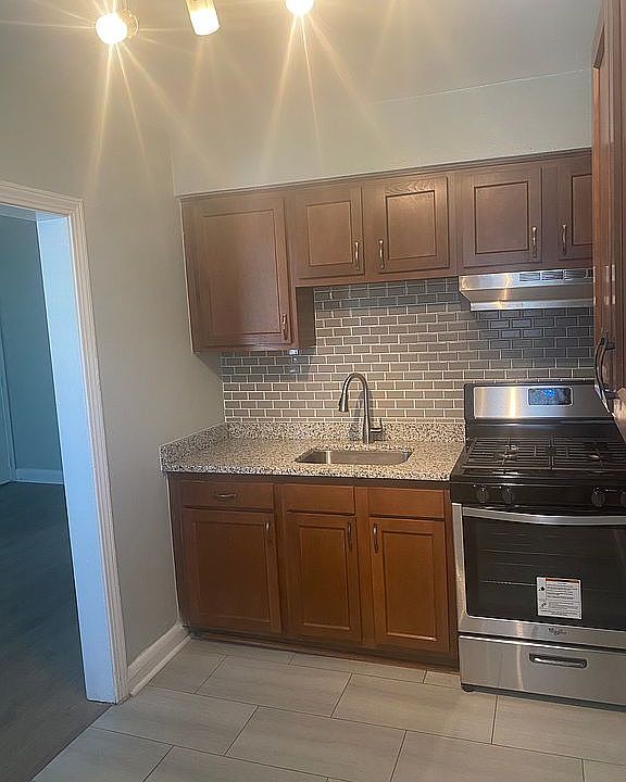 1st image of 6137 Chinquapin Pkwy