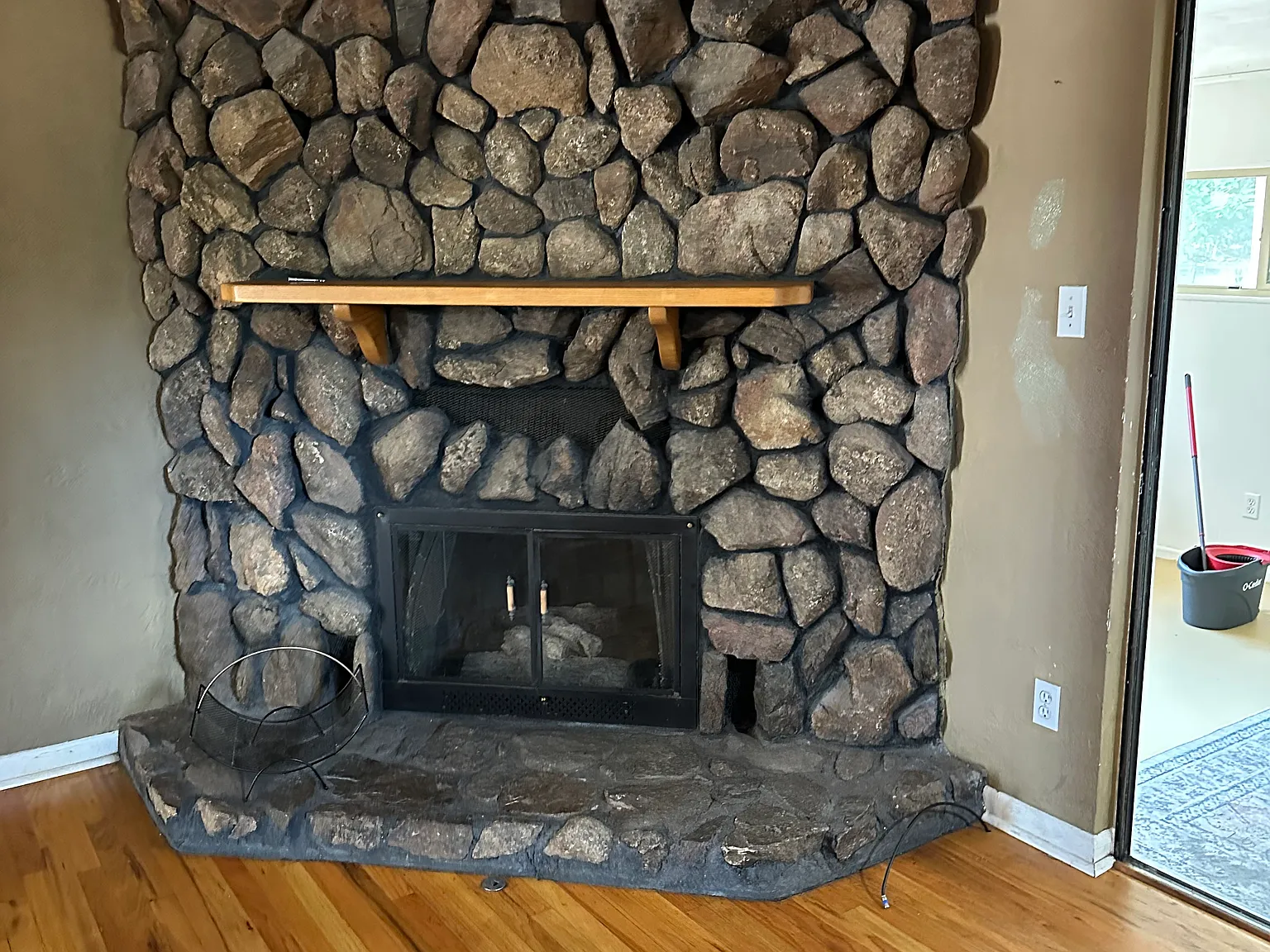3 bed, 1360 sqft, $2,500 — Photo 4