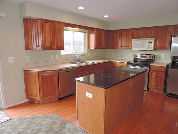 3rd image of 6469 Meadow Creek Dr