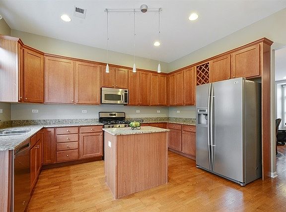 4th image of 146 N Rose St #33