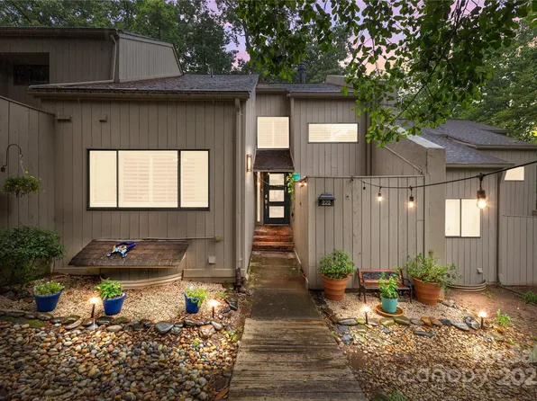 222 Riverview Ter, Clover, SC 29710