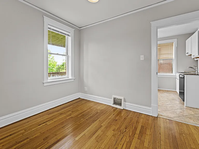 1050 Forest Ave #2 — Photo 10