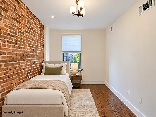 Bedroom, photo 3