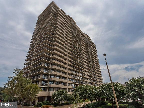 2nd image of 400 Madison St APT 907