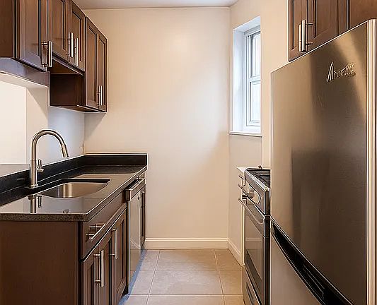 4th image of 525 E 81st St APT 5A