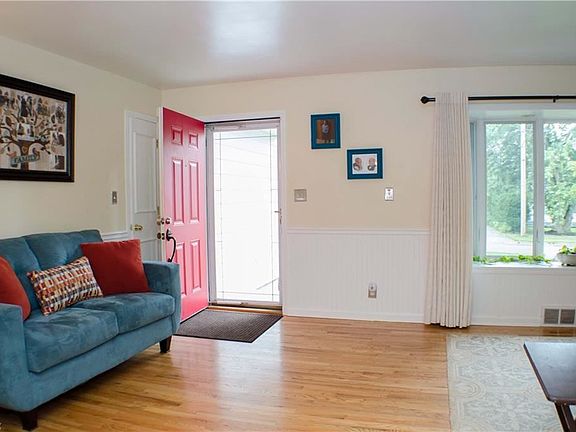 2nd image of 1855 Kingsley Ave